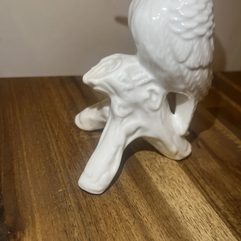 Vintage Hummingbird at Rest Figurine, Glossy White Porcelain Bird 5.5' Cottage
